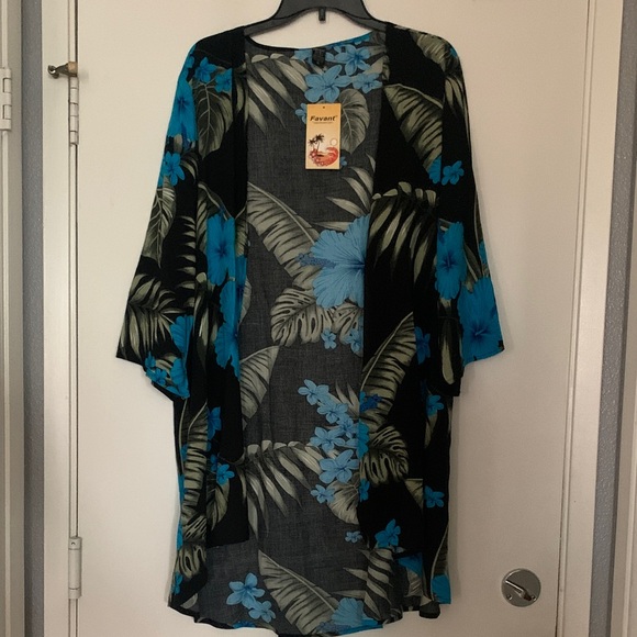 Favant Tops - NWT Floral Kimono Top with Blue and Black Floral Pattern